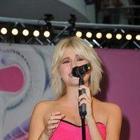 Pixie Lott performs after unveils her Autumn/Winter range | Picture 87750